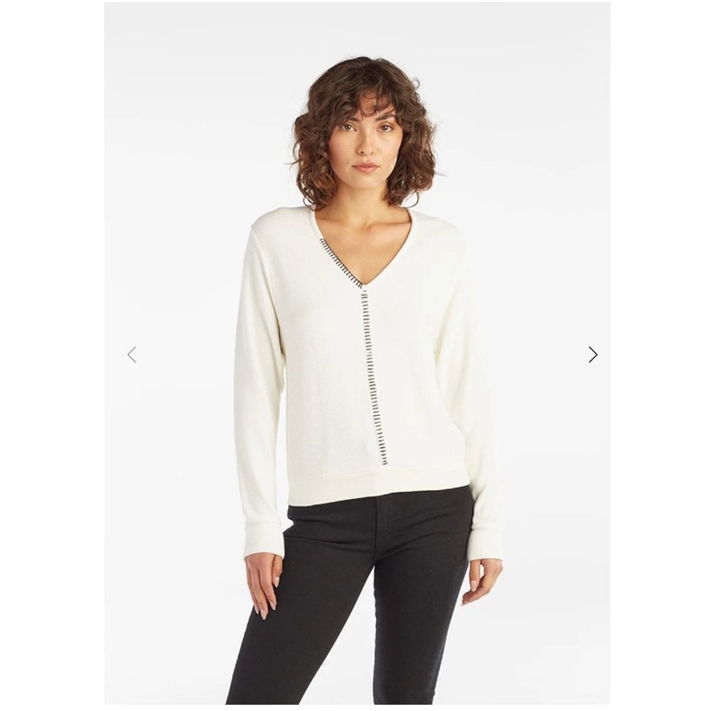 RED HAUTE Stitched V Sweater NWT Size XL